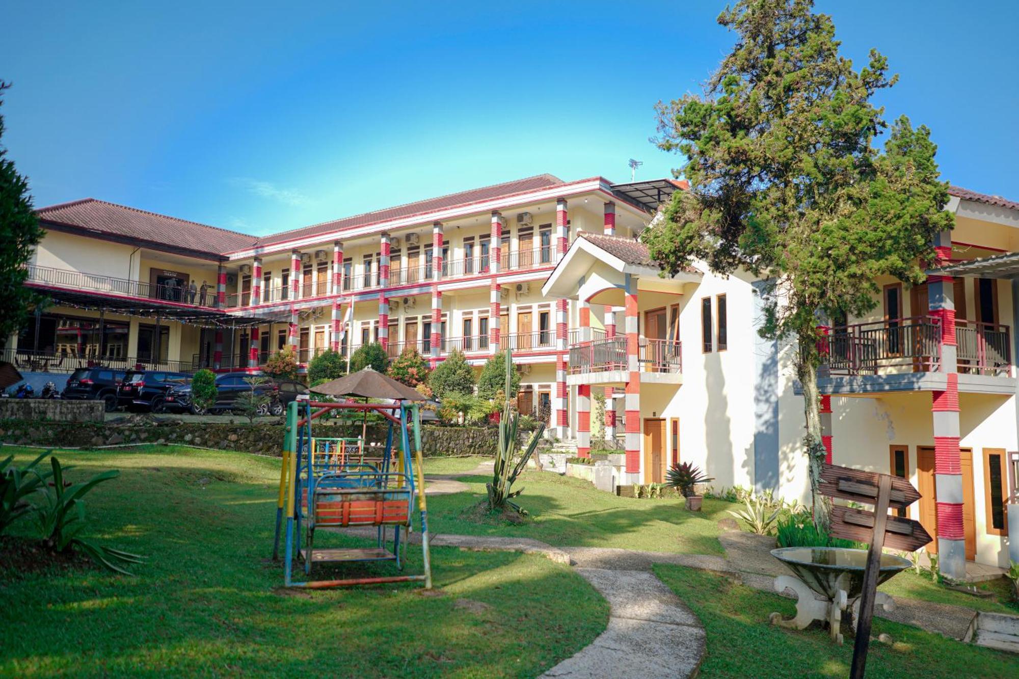 Bayak Hotel Bumdes Cipayung & Resort Ciguntur Экстерьер фото